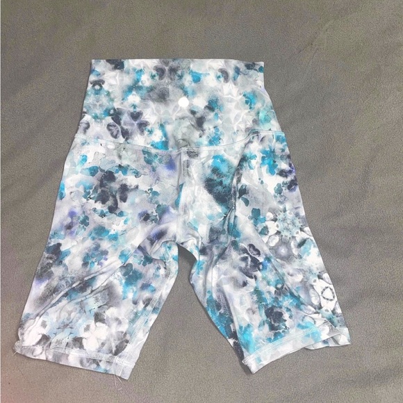 Lululemon Biker shorts - Picture 3 of 4